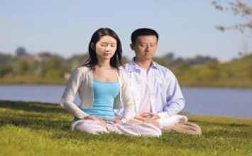 Tôi có con cái. Làm cách nào tôi có thể hành thiền hay tụng niệm vào buổi sáng khi trẻ cần tới sự chăm sóc của tôi?